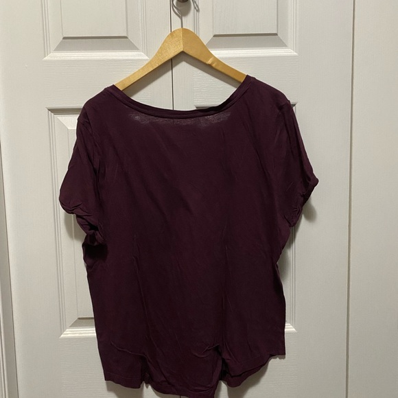 Aeropostale Relaxed Fit T-Shirt - Picture 2 of 4